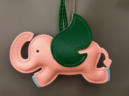 تعليقات للشنط ( فيل )