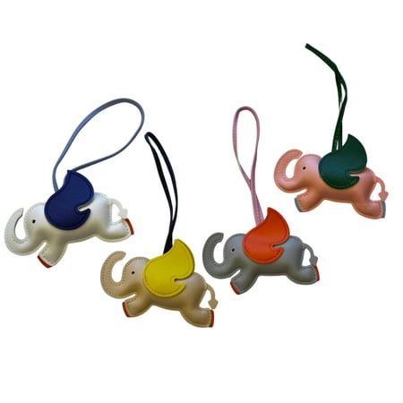 تعليقات للشنط ( فيل )