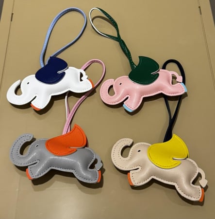 تعليقات للشنط ( فيل )