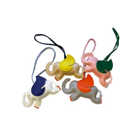 تعليقات للشنط ( فيل )