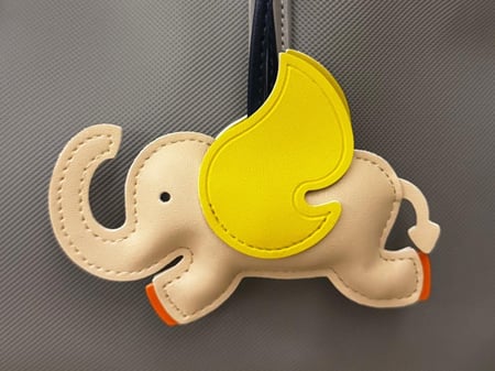 تعليقات للشنط ( فيل )