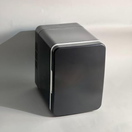 ثلاجة سوداء