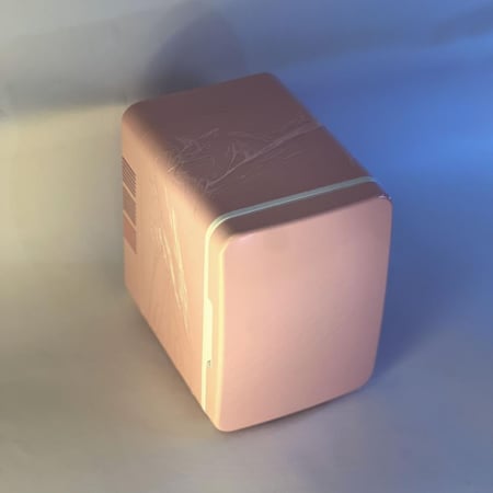 ثلاجة وردية