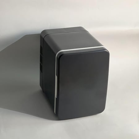 ثلاجة سوداء