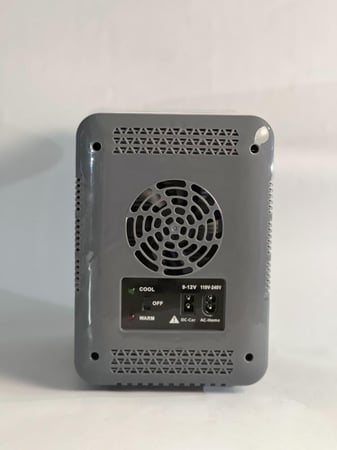 ثلاجة سوداء