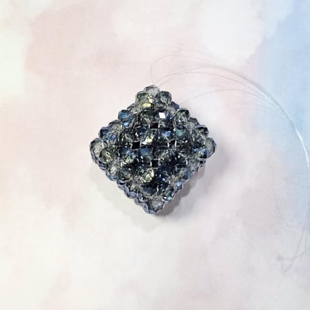 تعليقة سيارة مكعب بالخرز الأزرق