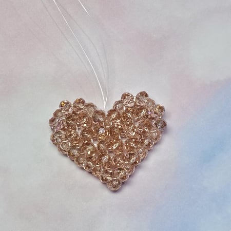 تعليقة سيارة قلب بالخرز الوردي