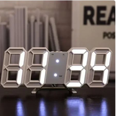 ساعه رقمية باللون الأسود