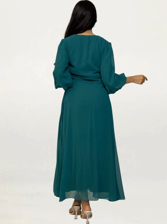 فستان بلون زمردي غني