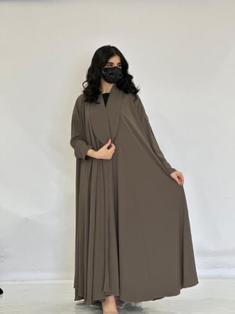 عباية كلوش لون بني فاتح