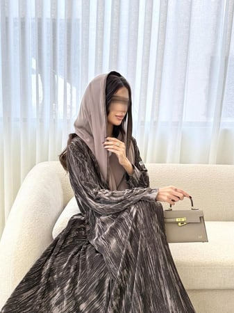 عباية مخمل مكسر بني