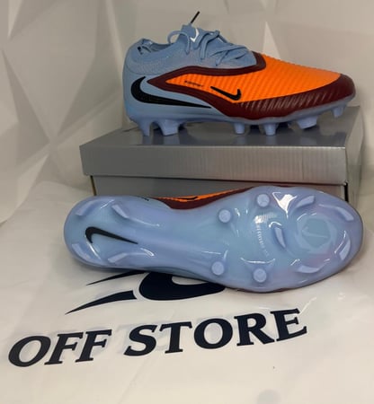 حذاء نايك برتقالي