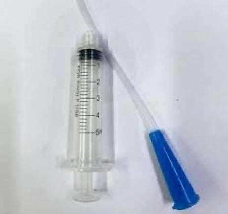 سرنجة غر لتغذية فروخ الطيور