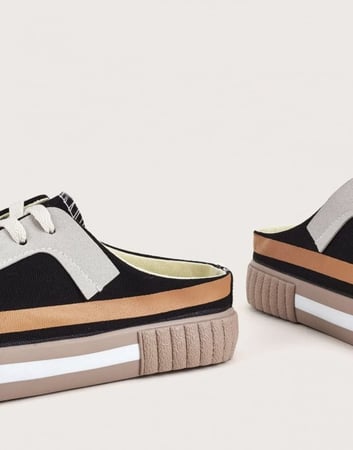 حذاء رياضي اسود