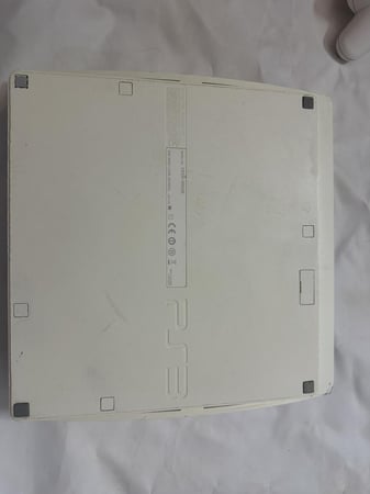 PlayStation 3 Slim   اللون الأبيض   موديل CECH-3000A