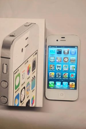iPhone 4s أبيض — 16GB