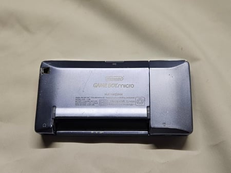 Game Boy Micro – نسخة زرقاء سماوية