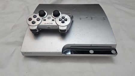 PlayStation 3 Slim – اللون الفضي (Silver) – موديل CECH-3004B / بورد 2100 معدل