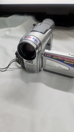JVC Mini DV Camera — موديل GR-D30AS (قطع غيار)