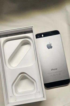 iPhone 5s — 16GB ( مستخدم)