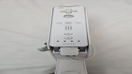 Nintendo Wii Zapper + Wii Remote + Motion Plus