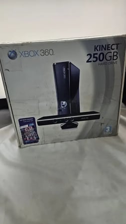Xbox 360 Slim (مهكر) مع كرتونه