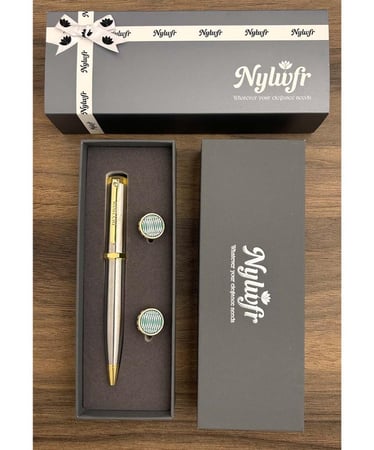 طقم هدية رجالي ديفوشي بتصميم انيق لون ذهبي وفضي كبك اخضر