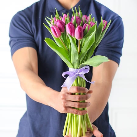 باقة التوليب بنفسجي