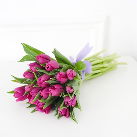 باقة التوليب بنفسجي