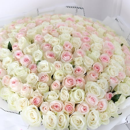 باقة الجوري ابيض ووردي