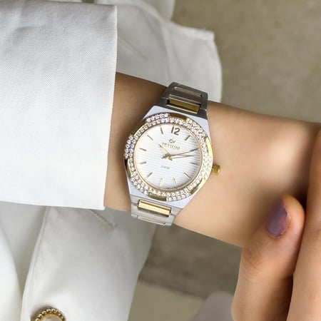 ساعة نسائية استيل بلون فضي ذهبي اطار ذهبي ميناء ابيض