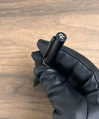 طقم هدية رجالي ديفوشي بتصميم انيق لون اسود مطفي