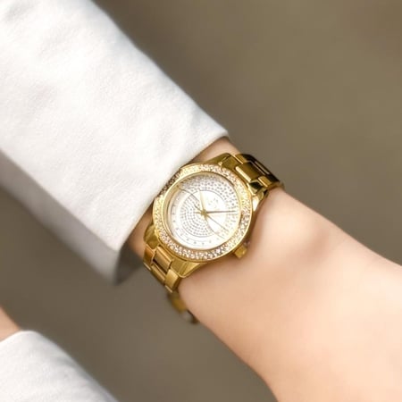 ساعة نسائية استيل بلون الذهبي اطار ذهبي ميناء ابيض