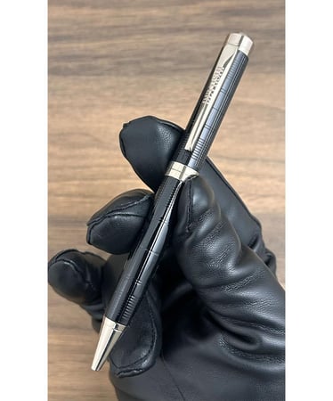 طقم هدية رجالي ديفوشي بتصميم انيق لون فضي واسود