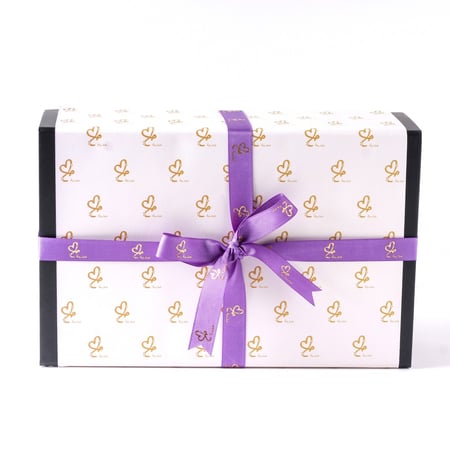 صندوق محبة ابيض بشريطة بنفسجي