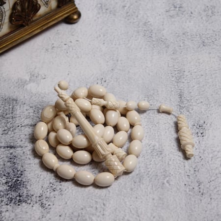 سبحة ناب الفيل مع شاهد منقوش