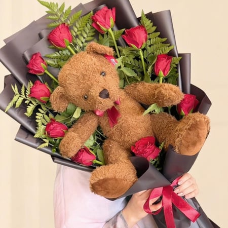 باقة ورد مع دبدوب