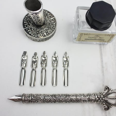 خمسة رؤوس مختلفة الأحجام للكتابة والخط العربي مع قلم الريشة