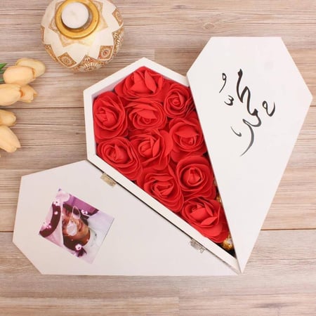 بوكس شوكولاته مع ورد