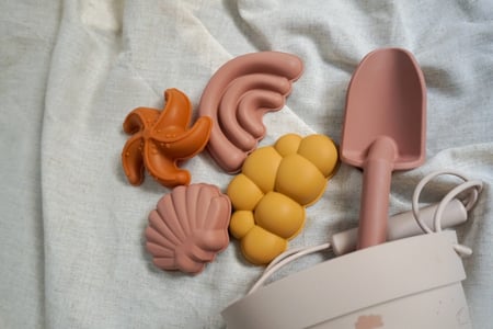 Rainbow : beach toys