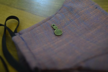 اضافة اكسسوار معدني للكمامة