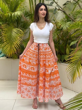 بنطلون بنقشة اللون البرتقالي
