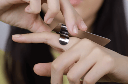 خاتم تطبيق كريم الأساس والشادو الكريمي