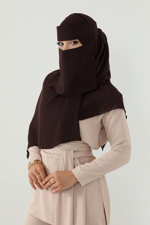 طقم طرحة ونقاب بني