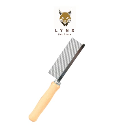 مشط قطط وكلاب بأسنان ناعمة مع مقبض خشبي مقاوم للصدأ تريكسي  لإزالة الشعر المتشابك و التكتل - 18 سم