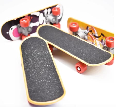 لعبة الببغاء لوح تزلج