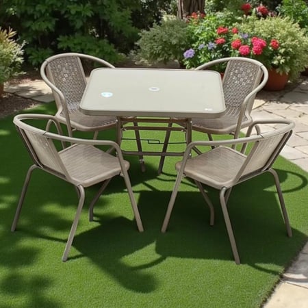 جلسة خارجية بطاولة مربعة تكفي 4 أشخاص