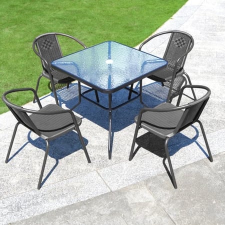 جلسة خارجية بطاولة مربعة تكفي 4 أشخاص