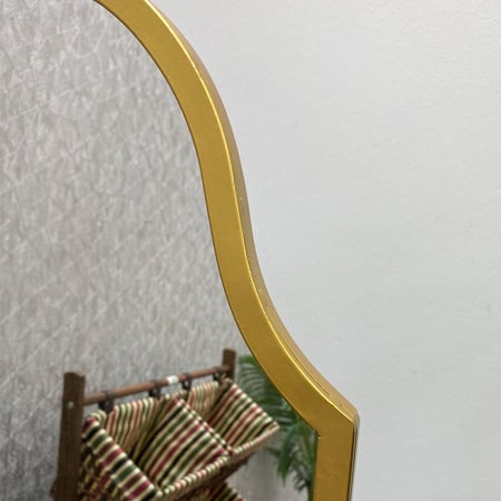 مرايا كلاسيك بإطار معدني ذهبي