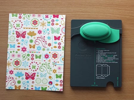 لوح لصنع وساده من الورق